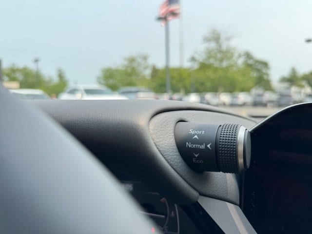 new 2025 Lexus ES 300h car