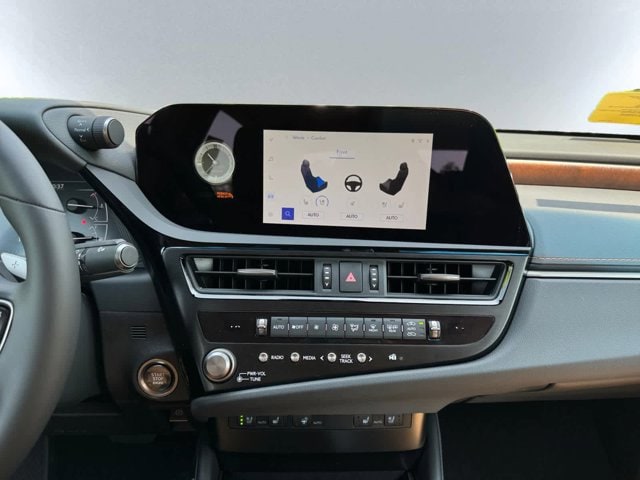 new 2025 Lexus ES car