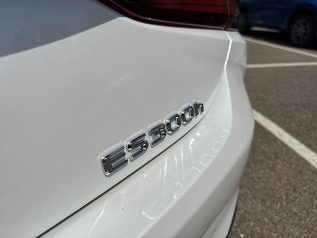 new 2025 Lexus ES 300h car