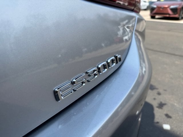 new 2025 Lexus ES 300h car