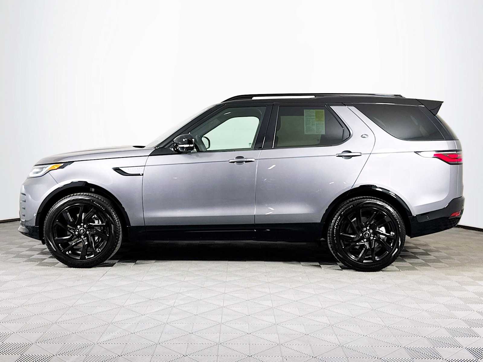 used 2024 Land Rover Discovery car, priced at $59,998