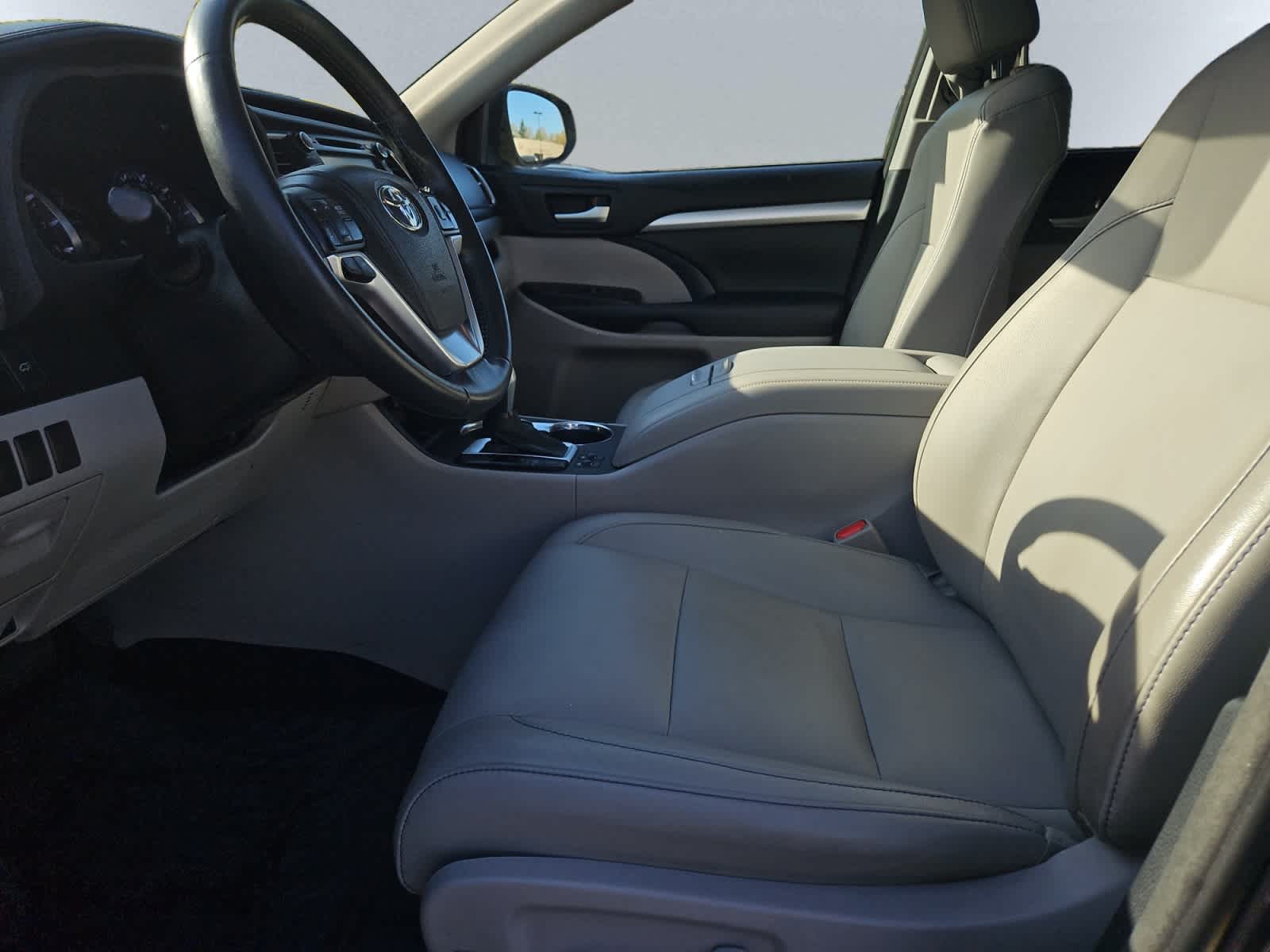 used 2014 Toyota Highlander car, priced at $15,498