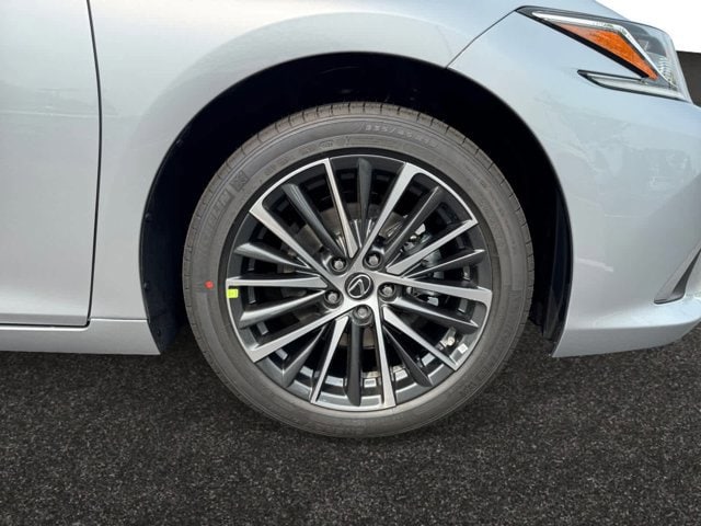 new 2025 Lexus ES 300h car
