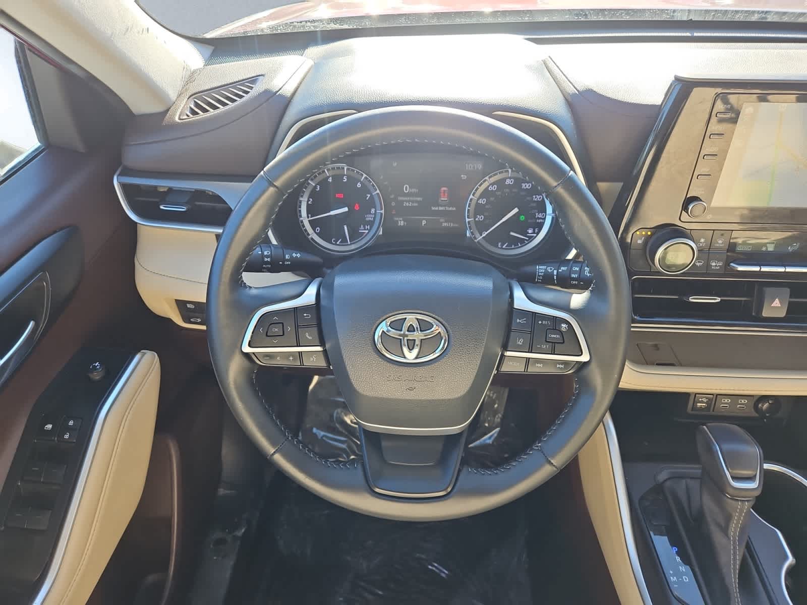 used 2022 Toyota Highlander car, priced at $34,998