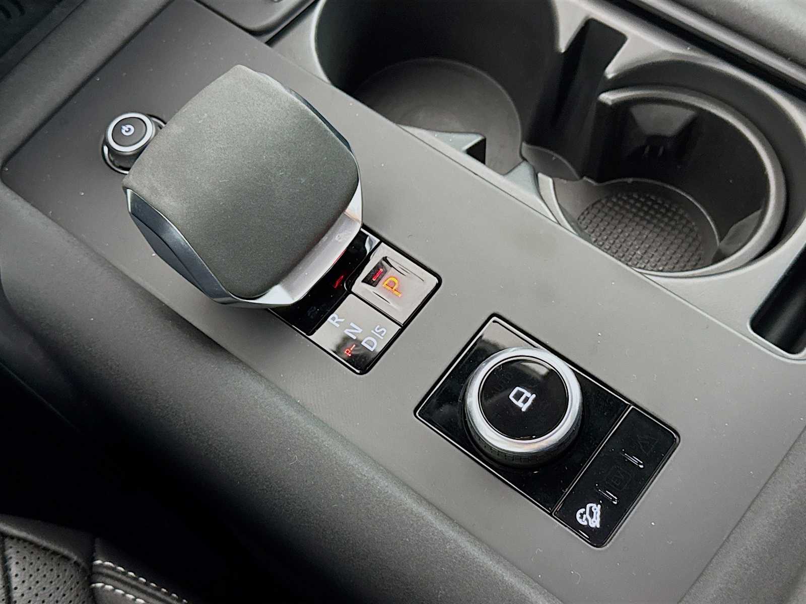 used 2024 Land Rover Discovery car, priced at $59,998