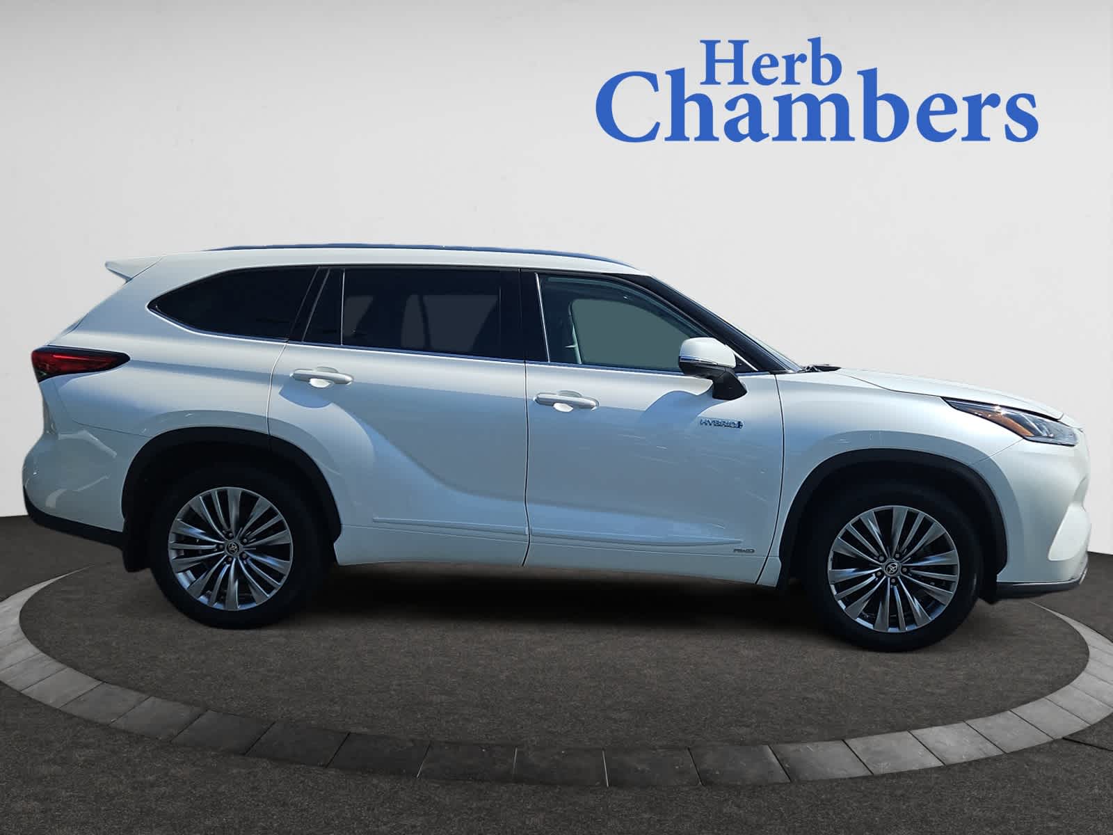 used 2021 Toyota Highlander car, priced at $41,498