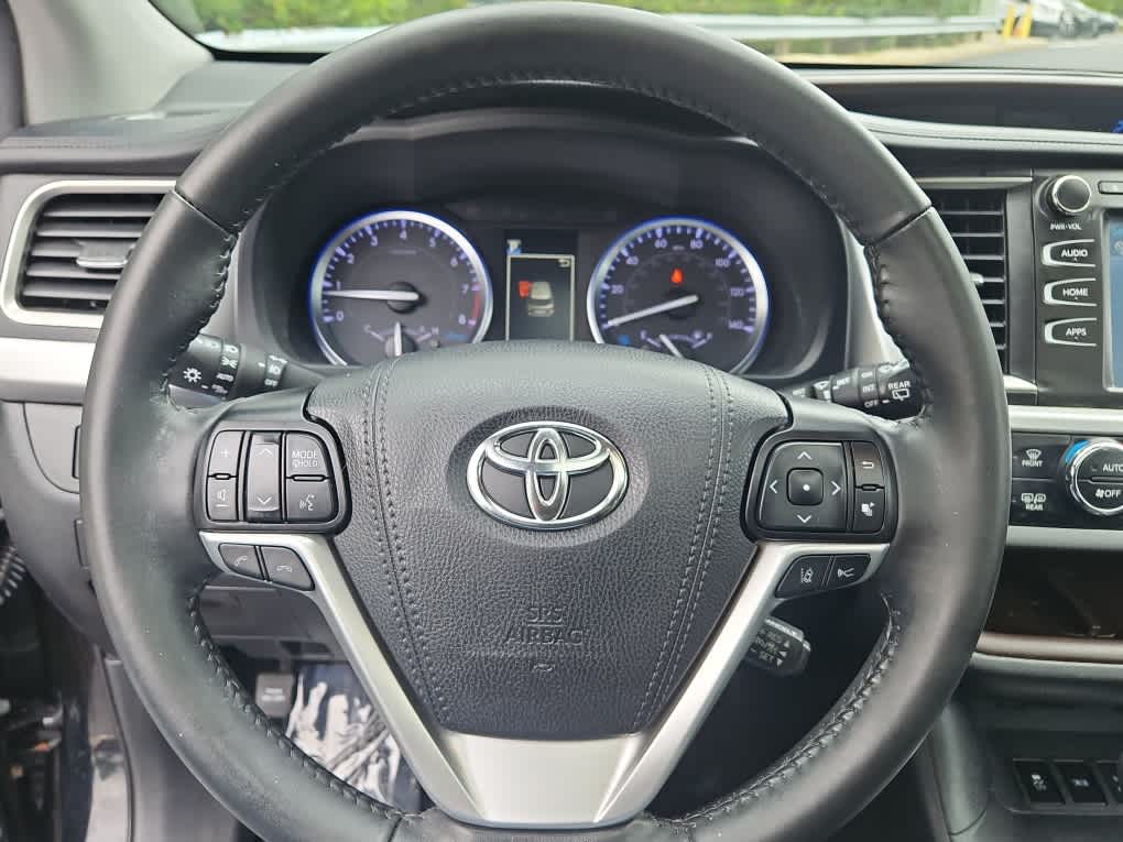 used 2019 Toyota Highlander car, priced at $27,998