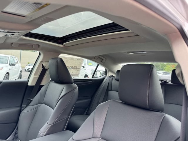 new 2025 Lexus ES 300h car