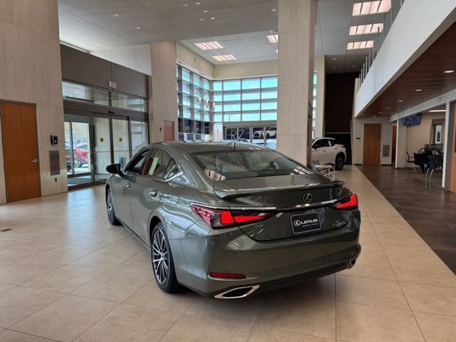 new 2025 Lexus ES car