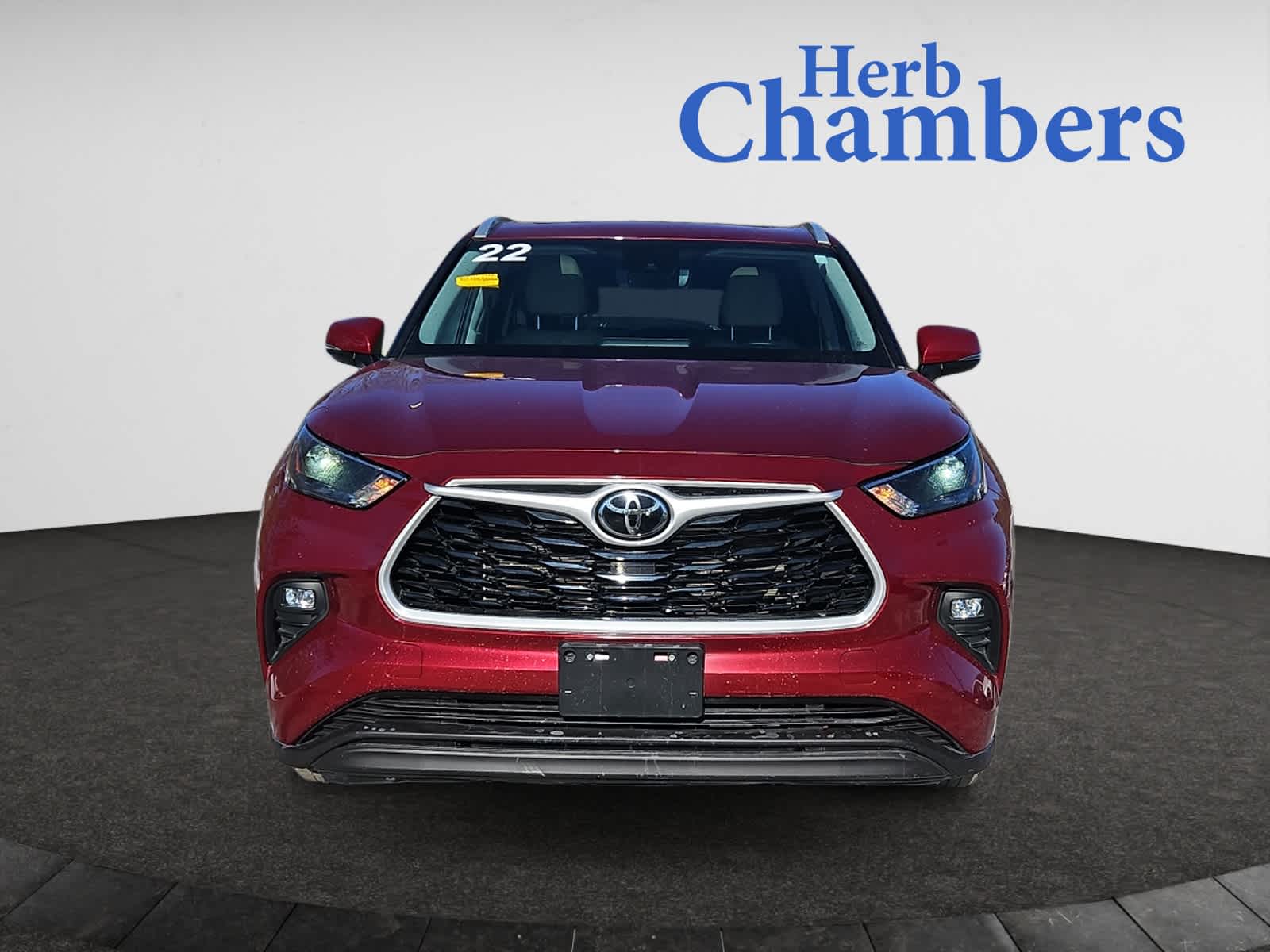 used 2022 Toyota Highlander car, priced at $34,998