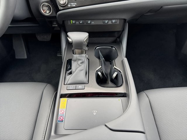 new 2025 Lexus ES 300h car