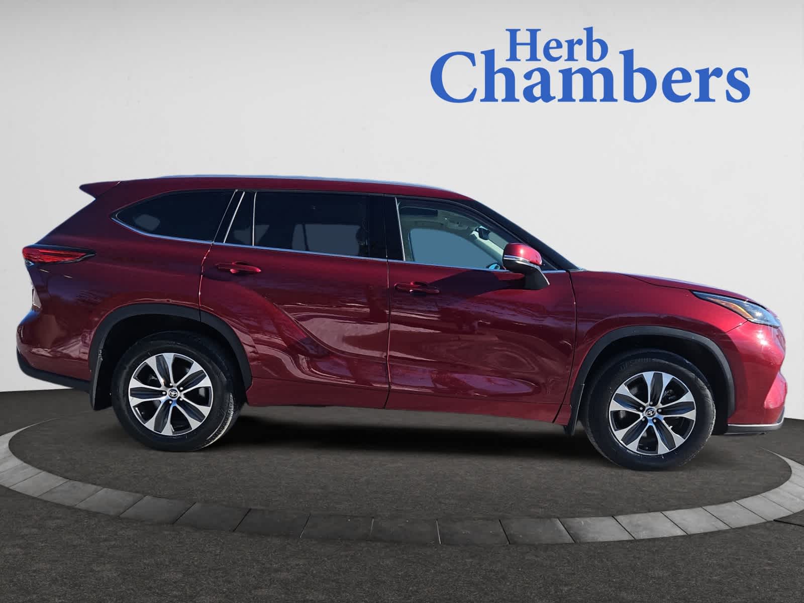 used 2022 Toyota Highlander car, priced at $34,998