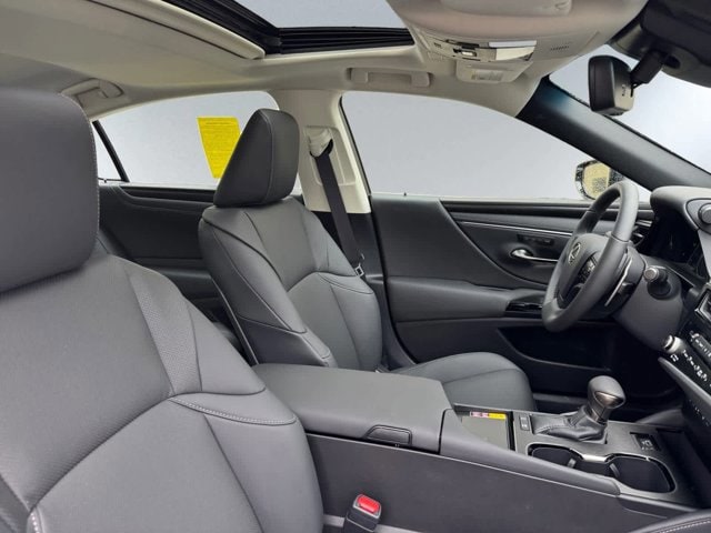 new 2025 Lexus ES 300h car