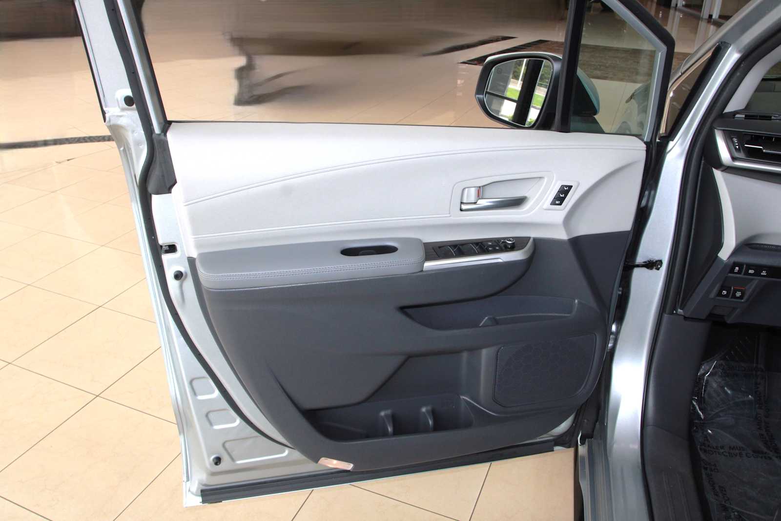 used 2023 Toyota Sienna car, priced at $48,998