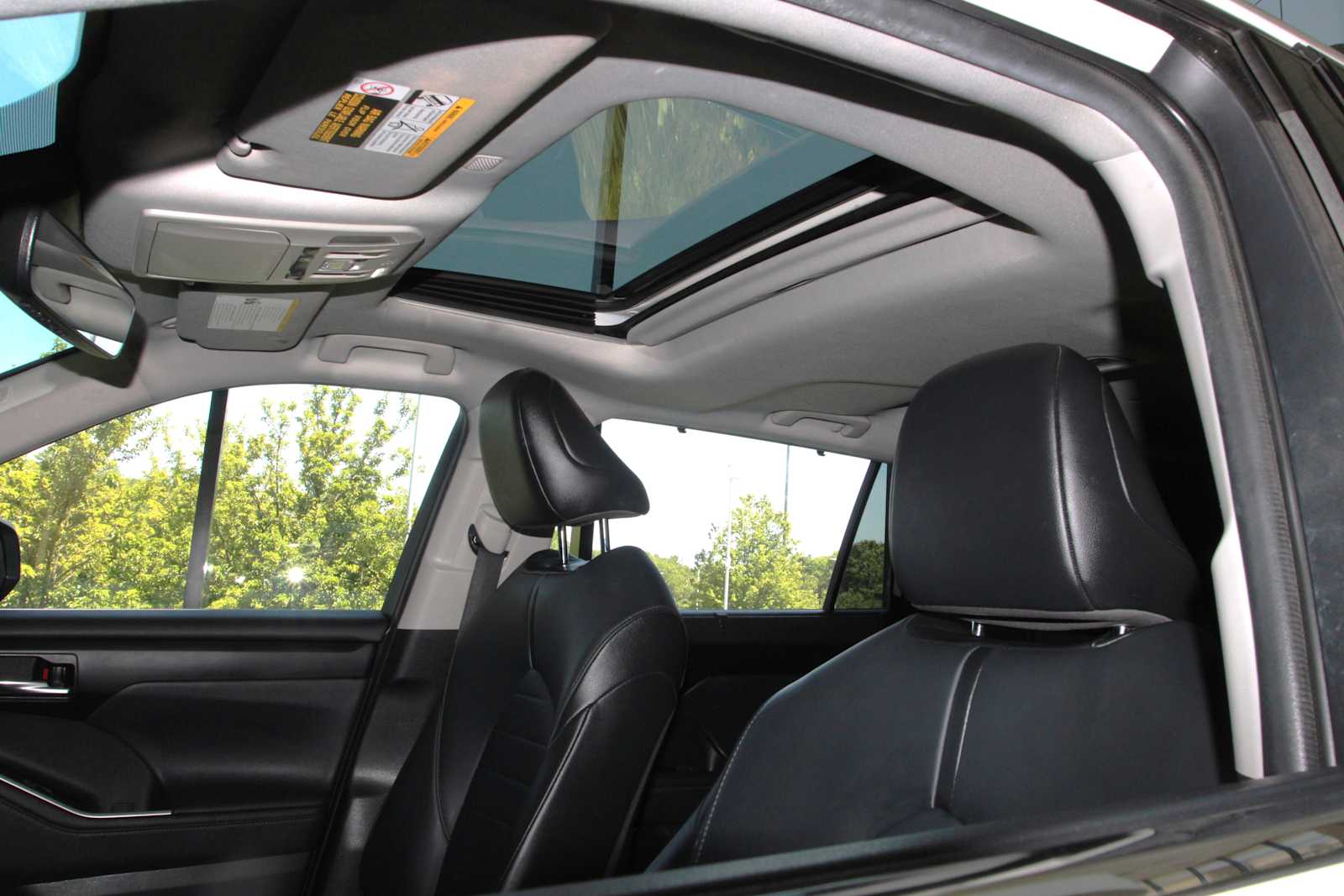 used 2021 Toyota Highlander car, priced at $28,998