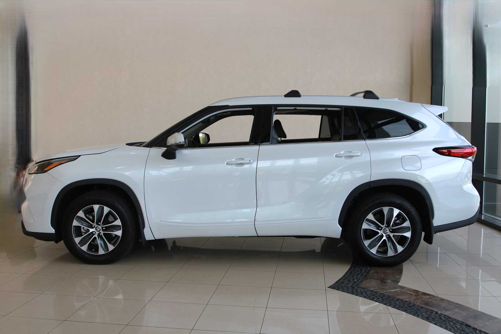 used 2022 Toyota Highlander car, priced at $37,998