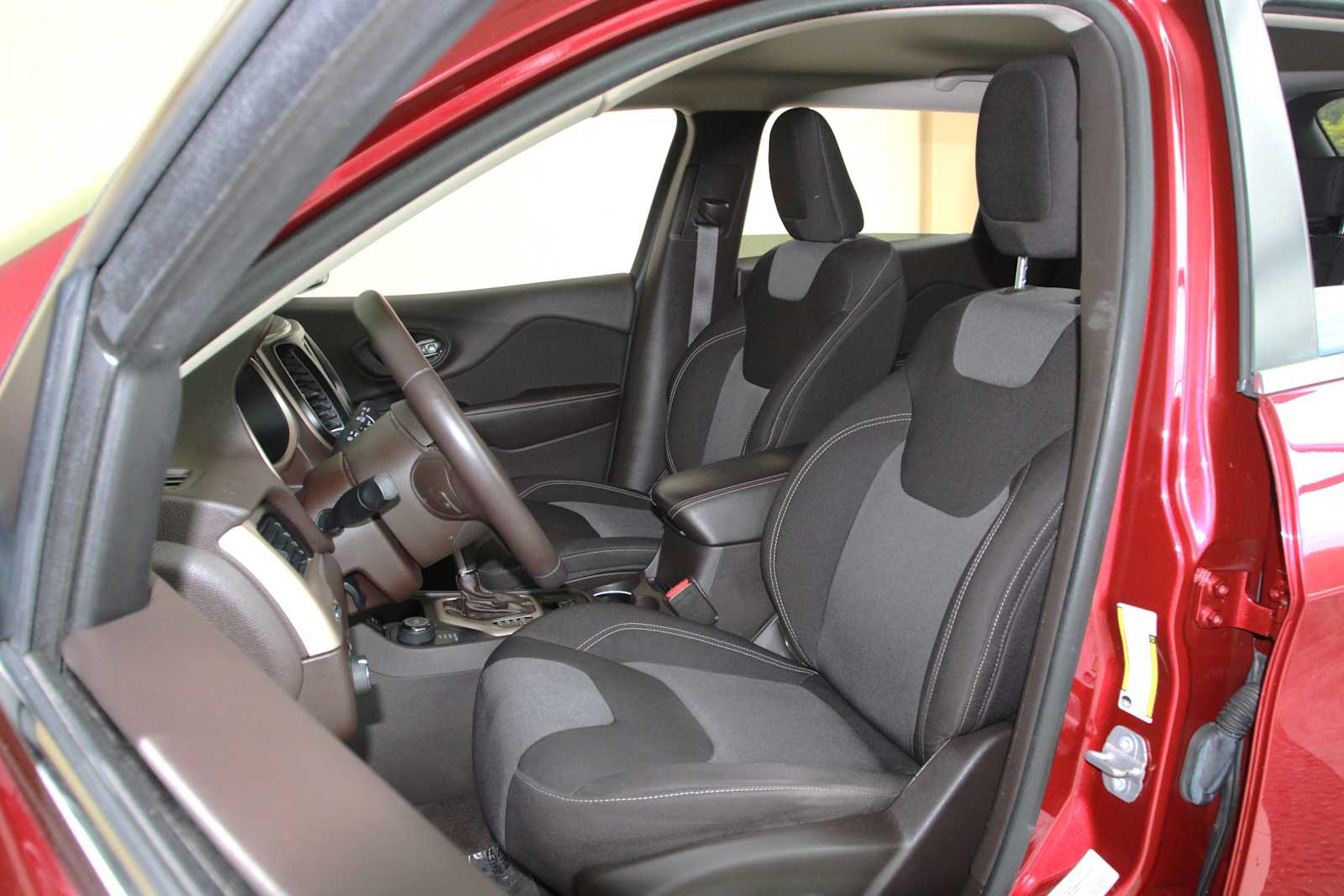 used 2014 Jeep Cherokee car, priced at $10,998
