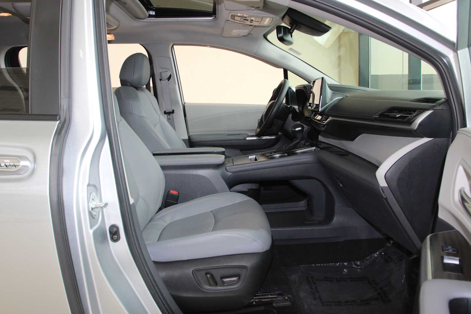 used 2023 Toyota Sienna car, priced at $48,998