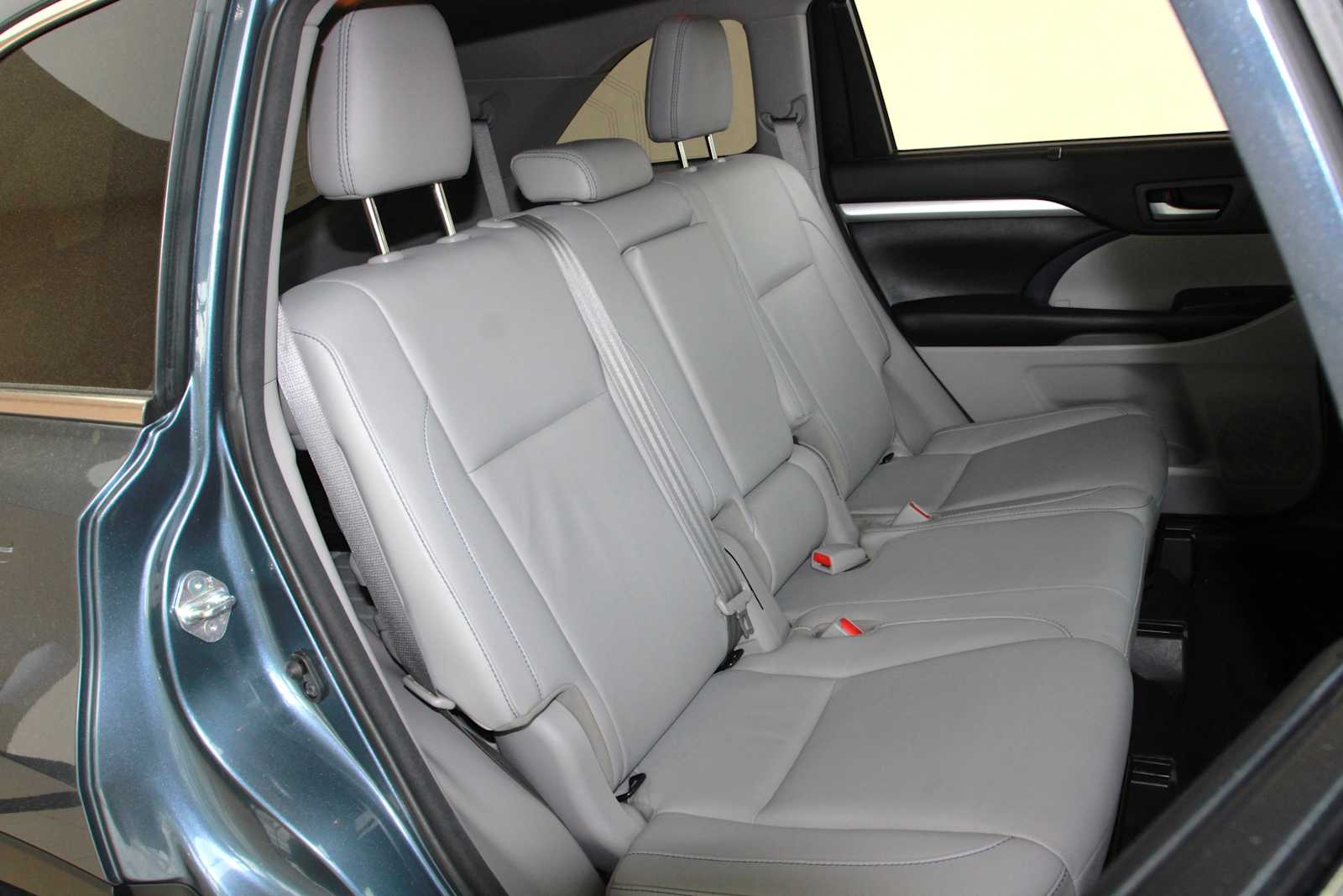 used 2018 Toyota Highlander car, priced at $24,998