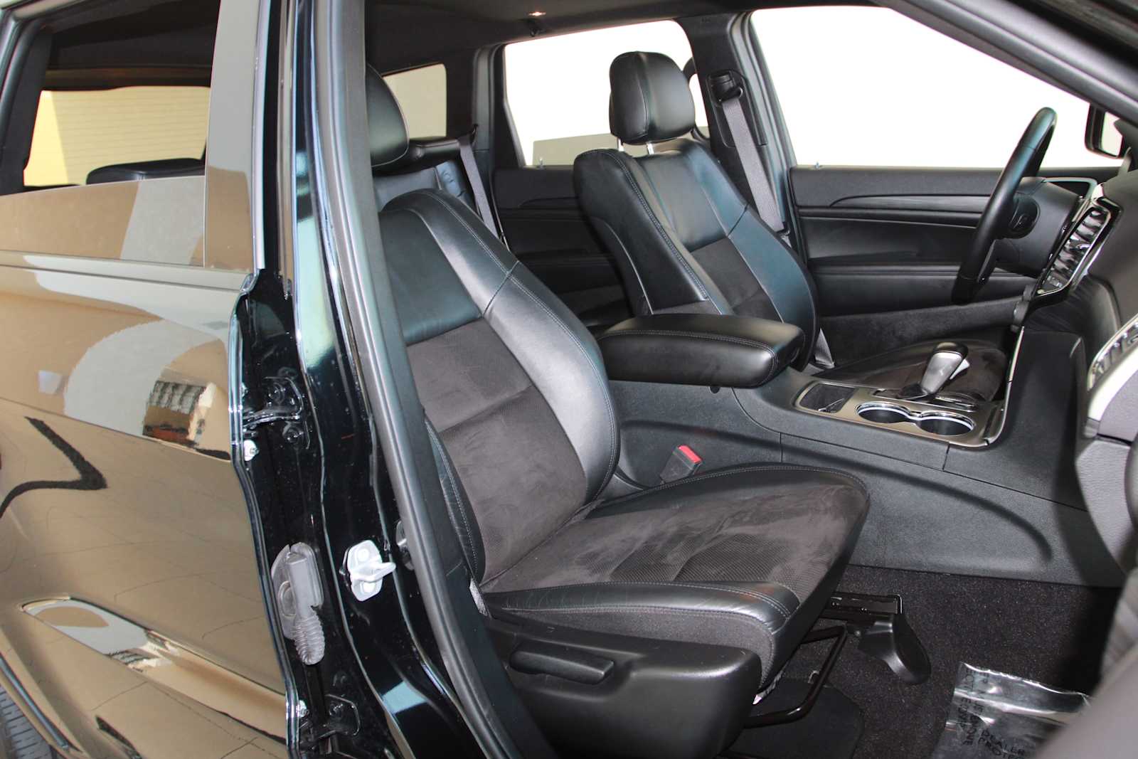 used 2020 Jeep Grand Cherokee car, priced at $25,998