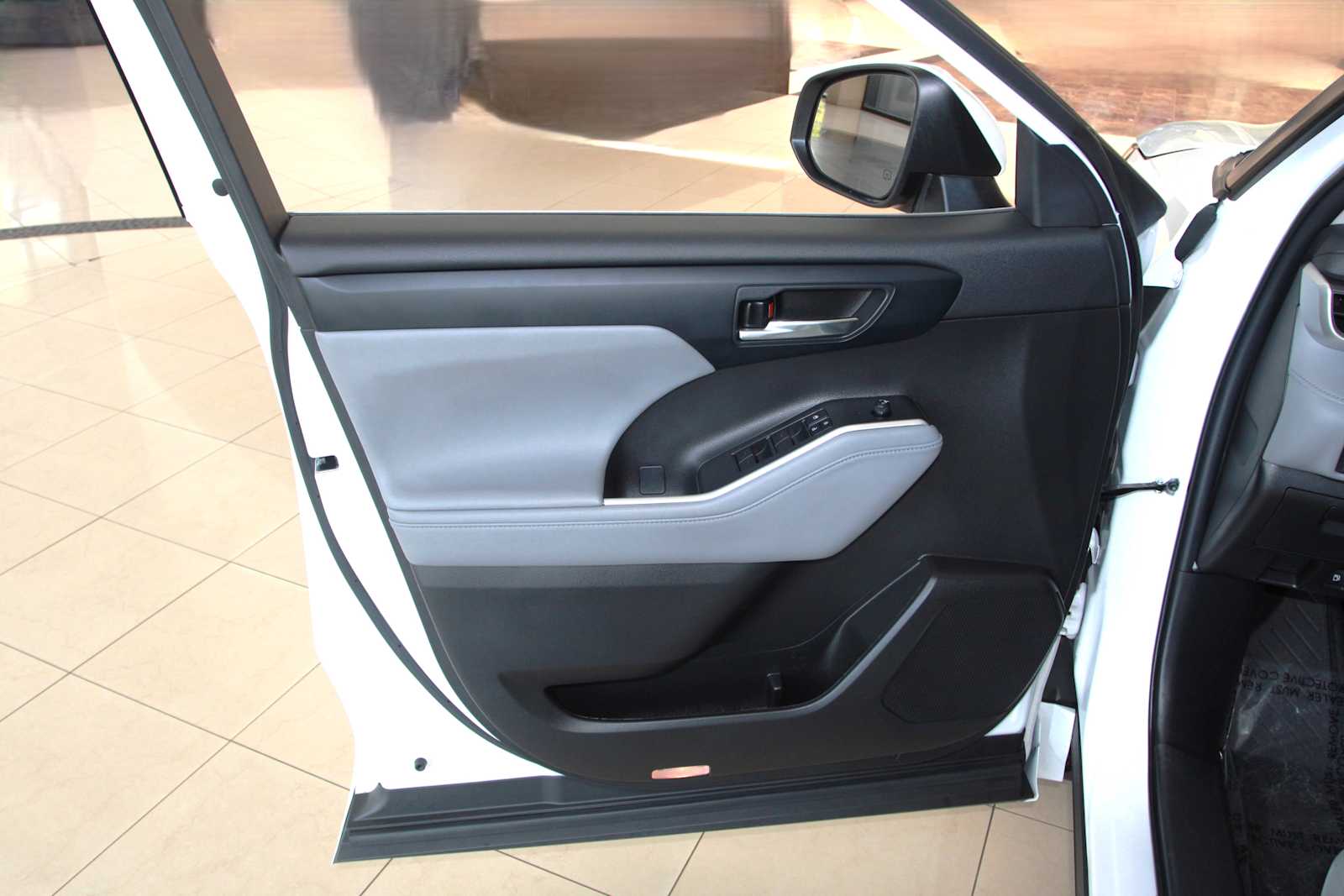 used 2022 Toyota Highlander car, priced at $37,998