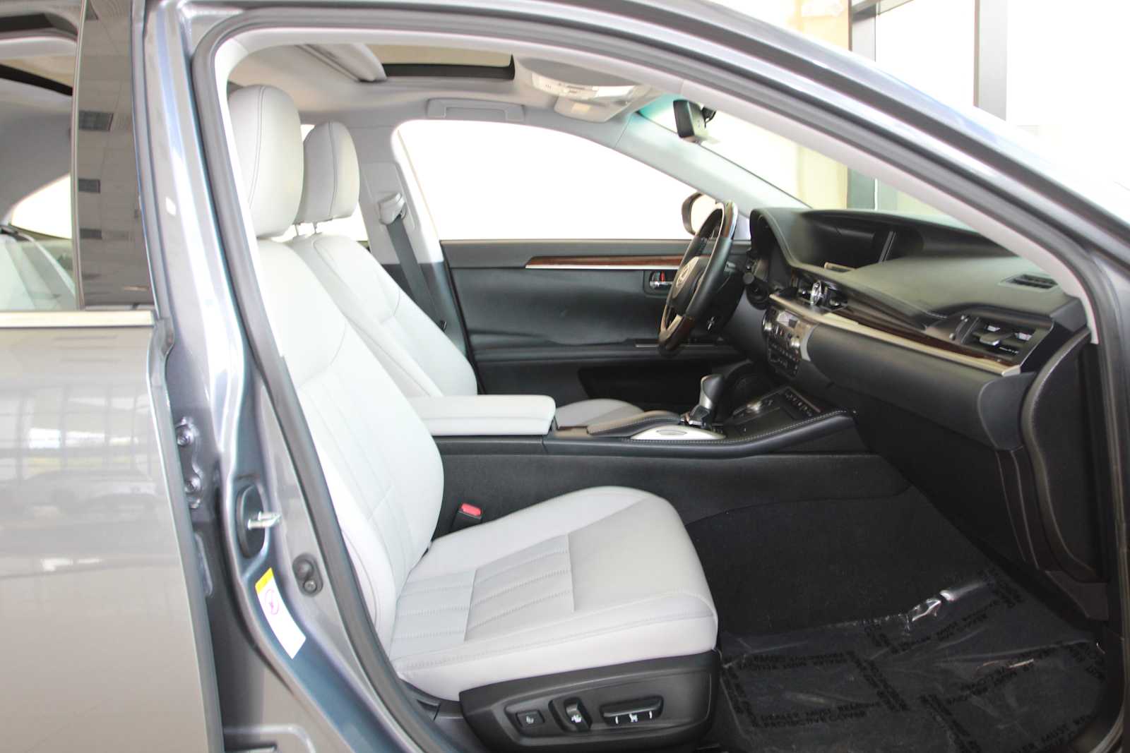 used 2018 Lexus ES 350 car, priced at $27,998