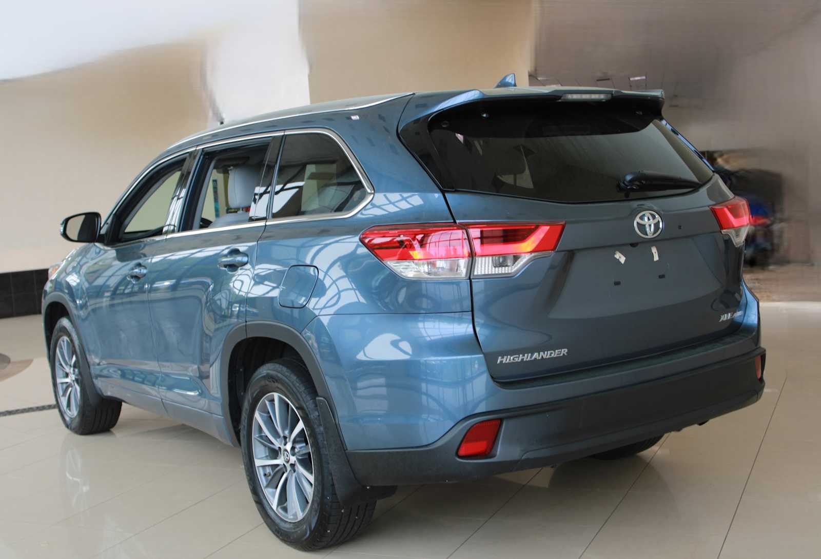 used 2018 Toyota Highlander car, priced at $24,998