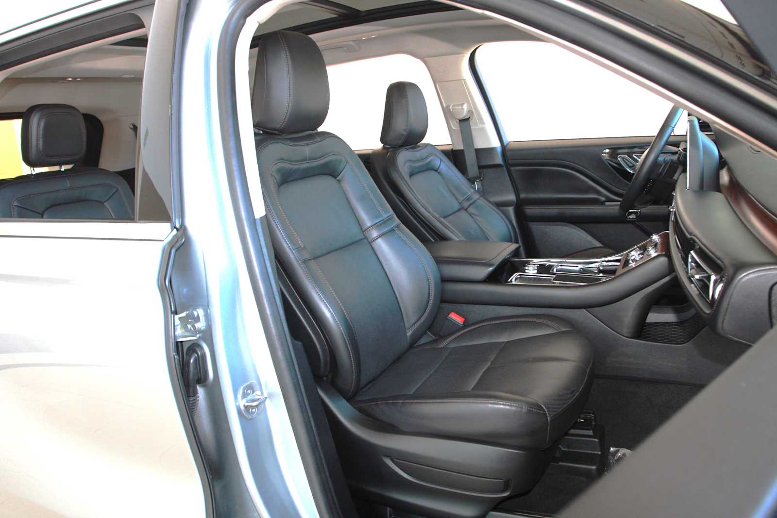 used 2023 Lincoln Aviator car, priced at $47,998