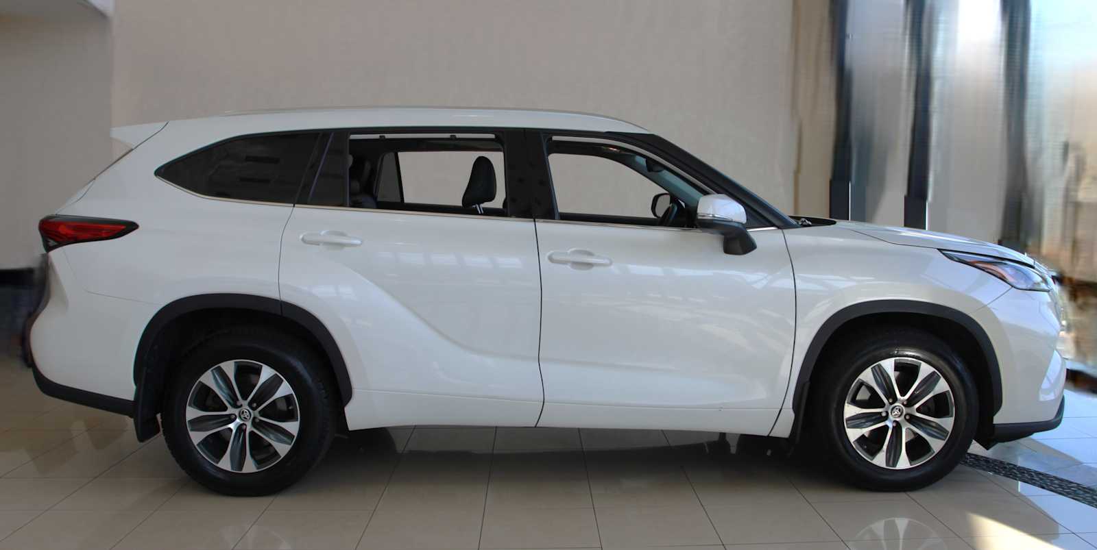 used 2020 Toyota Highlander car, priced at $29,598