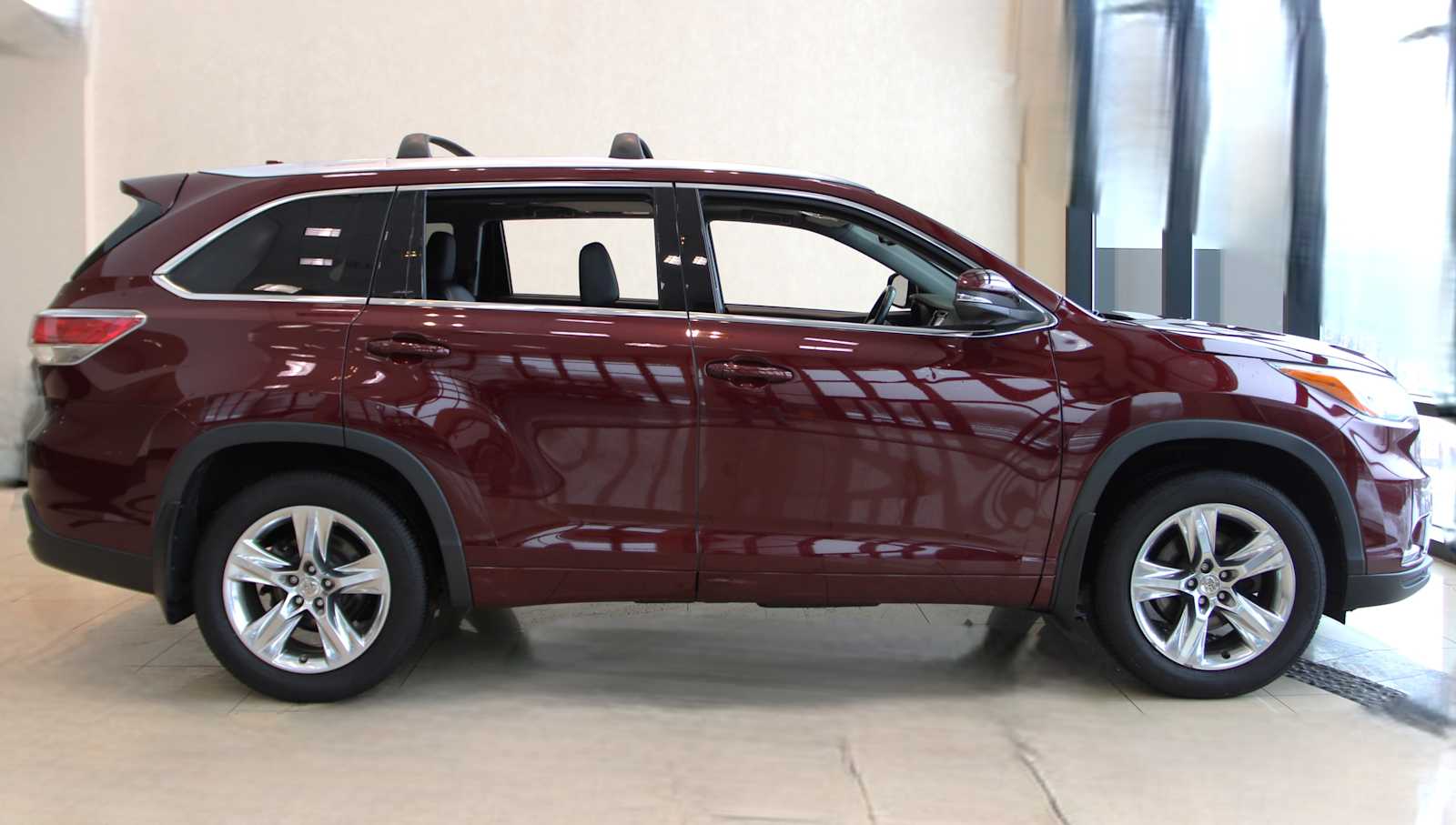 used 2014 Toyota Highlander car, priced at $16,298