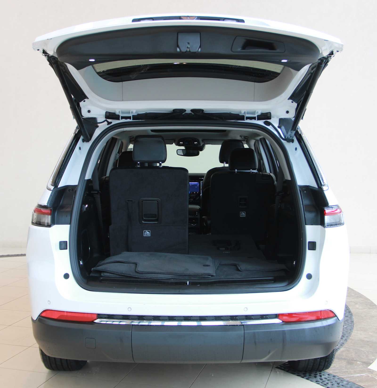 used 2021 Jeep Grand Cherokee L car, priced at $30,498