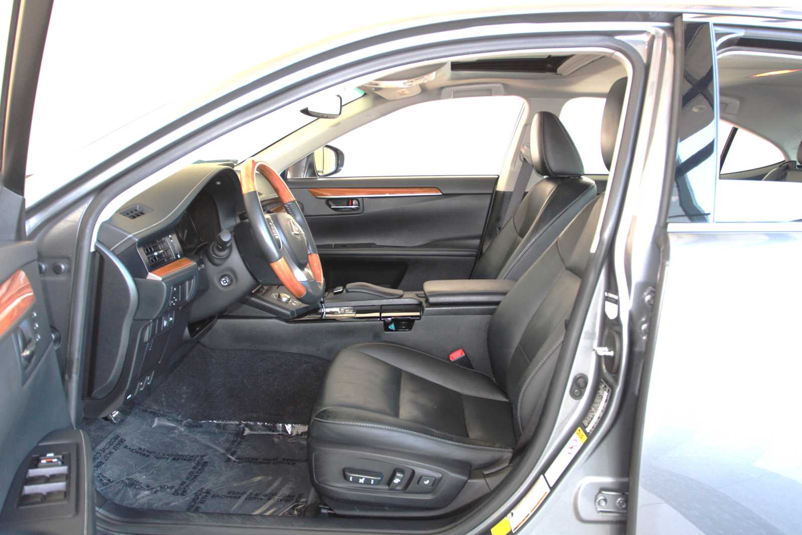 used 2014 Lexus ES 300h car, priced at $15,998