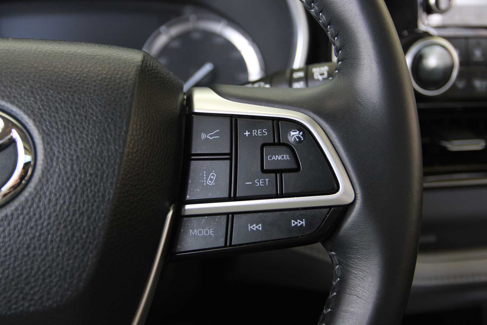 used 2022 Toyota Highlander car, priced at $37,998