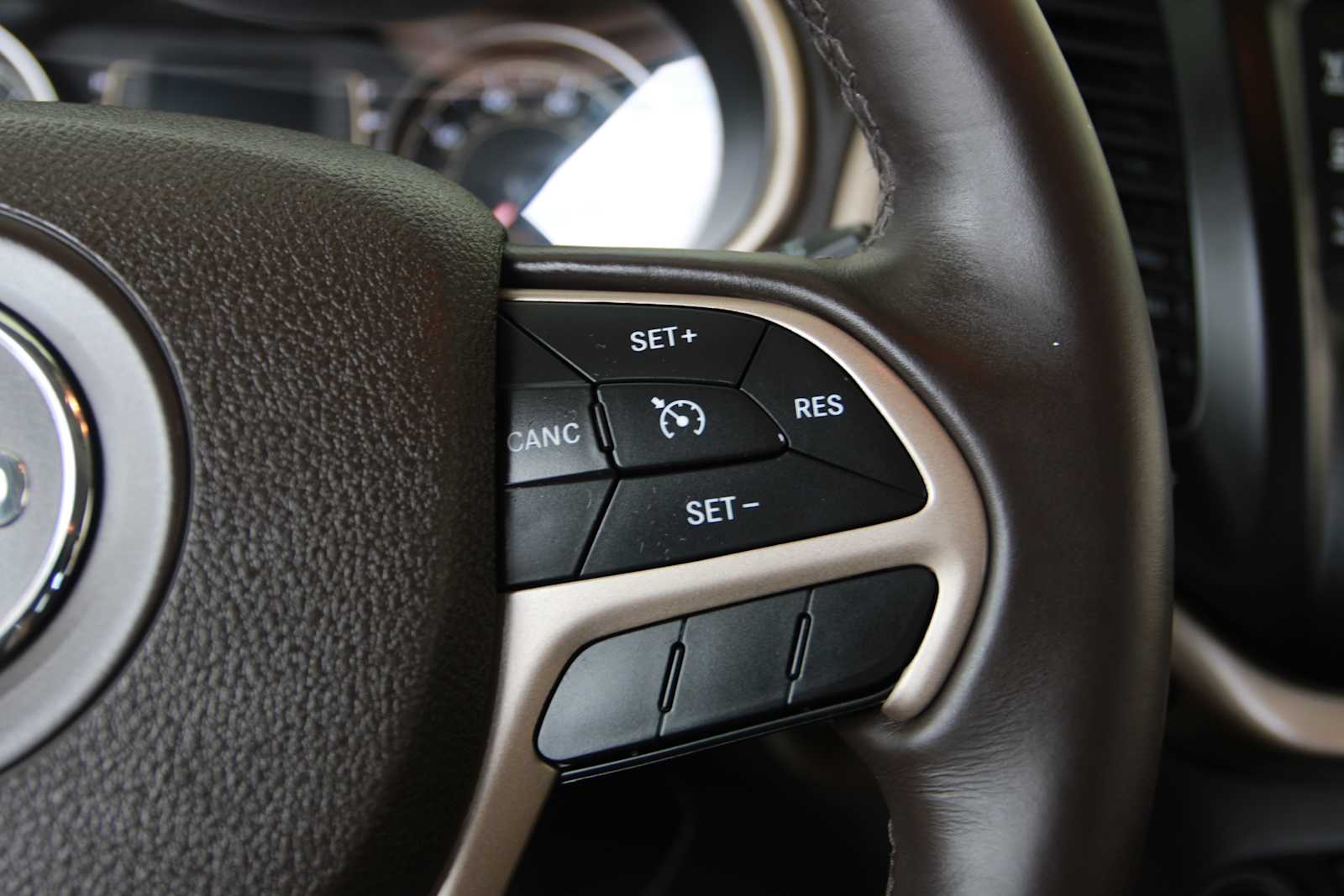 used 2014 Jeep Cherokee car, priced at $10,998