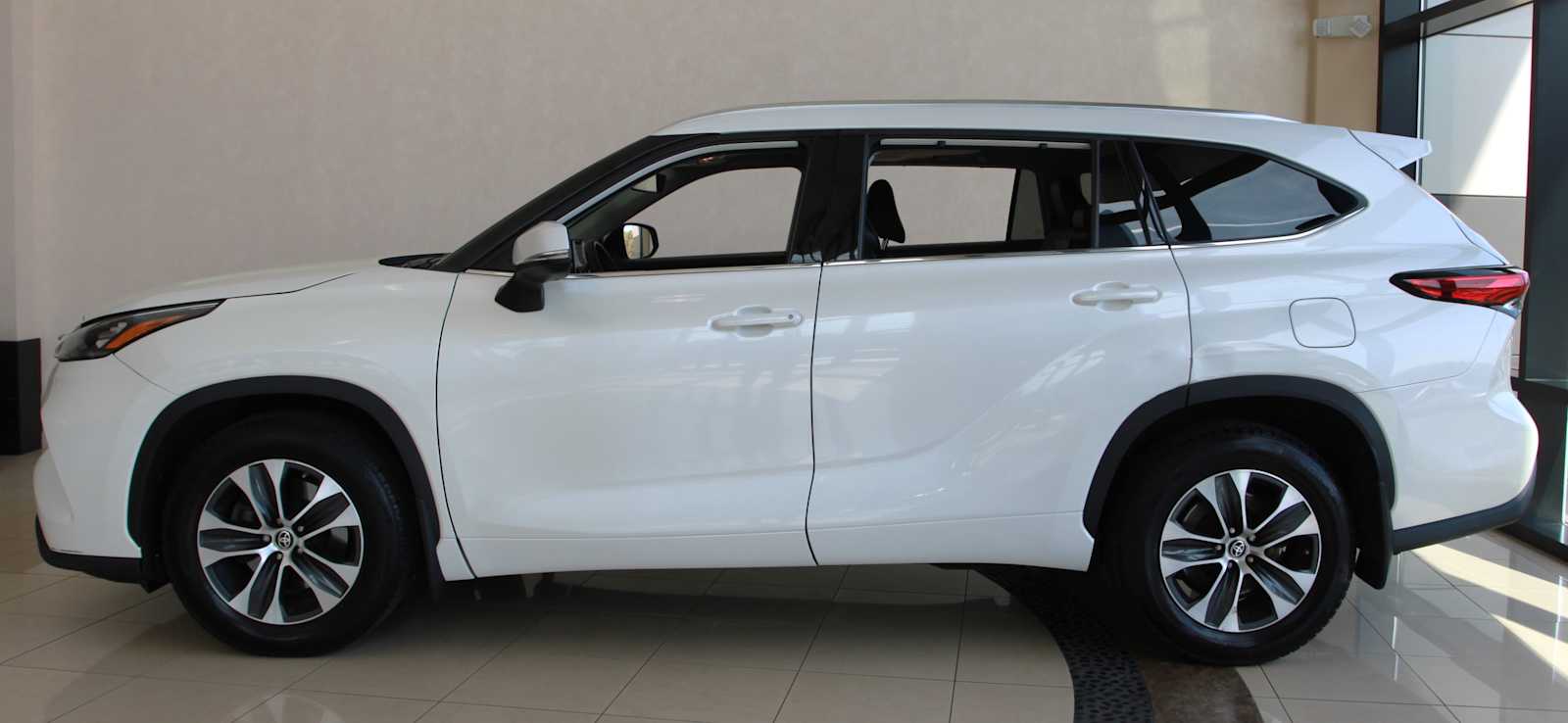 used 2020 Toyota Highlander car, priced at $29,598