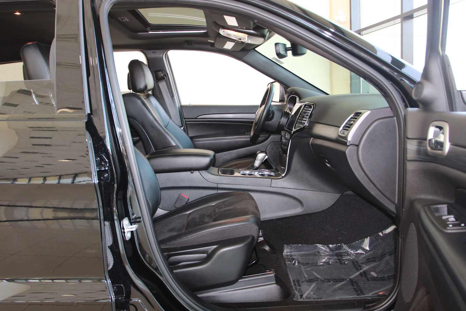 used 2020 Jeep Grand Cherokee car, priced at $25,998