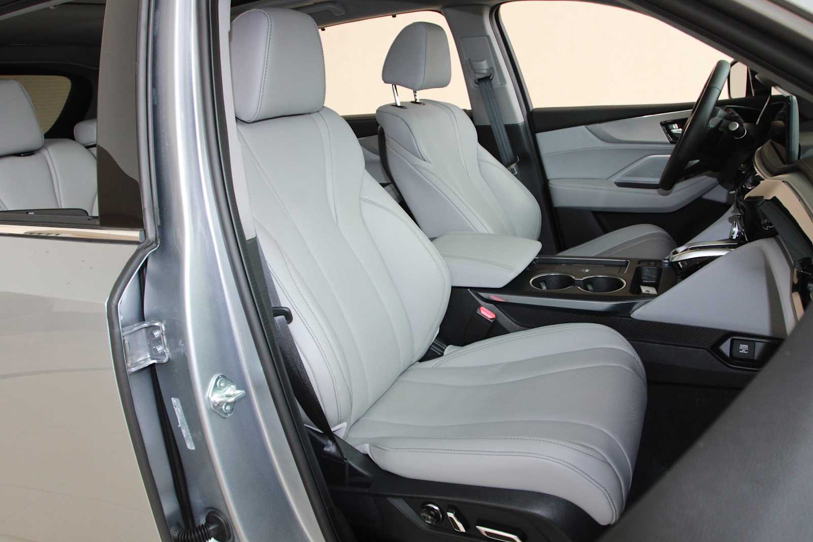 used 2025 Acura MDX car, priced at $52,998