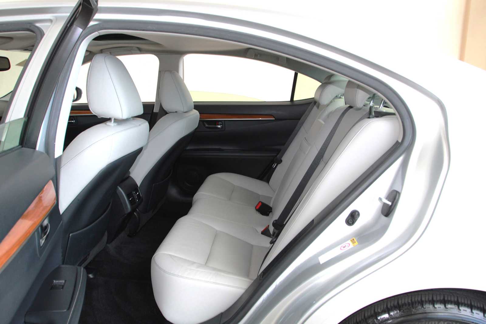 used 2015 Lexus ES 300h car, priced at $18,998