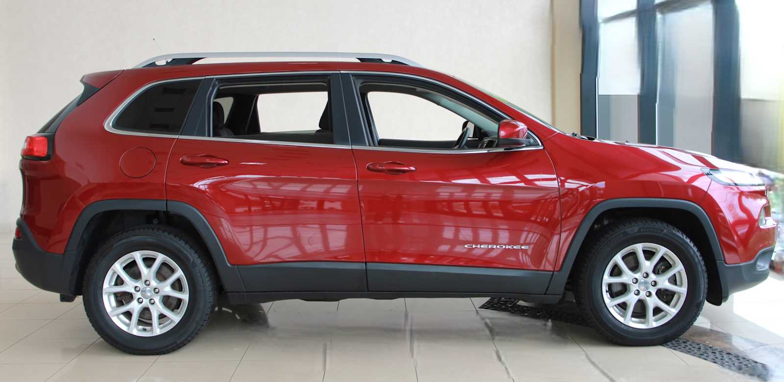 used 2014 Jeep Cherokee car, priced at $10,998