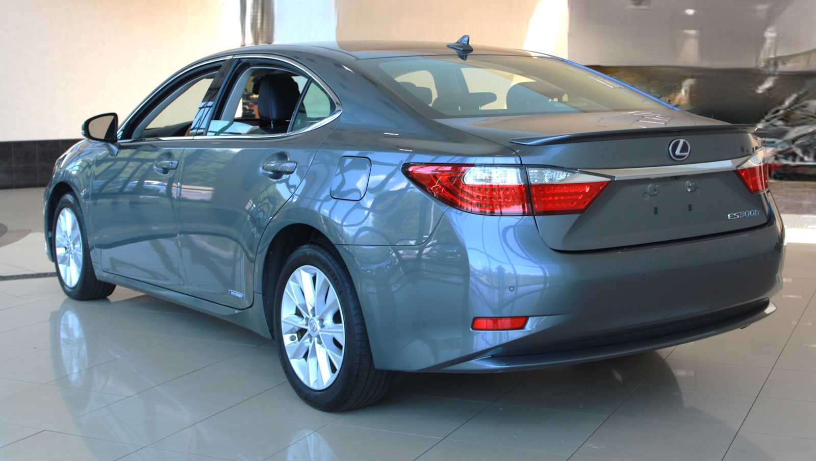 used 2014 Lexus ES 300h car, priced at $15,998