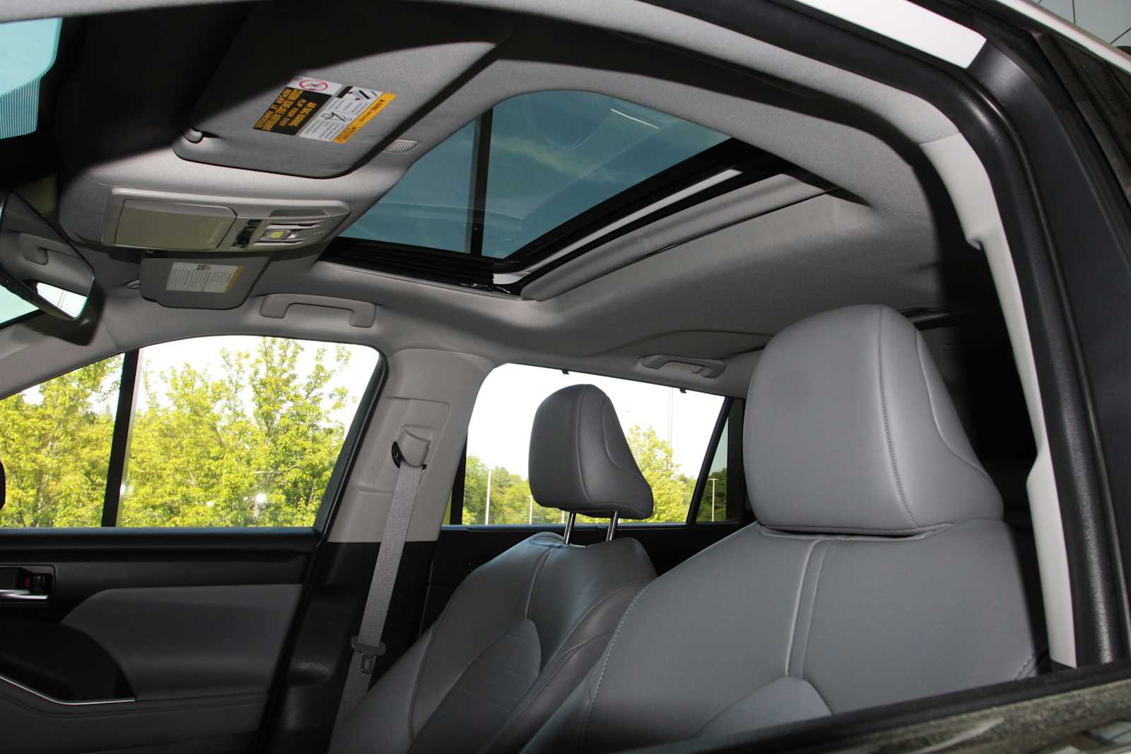 used 2022 Toyota Highlander car, priced at $37,998