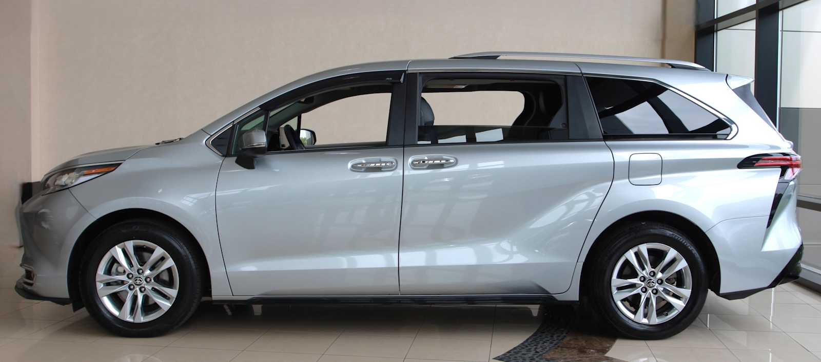 used 2023 Toyota Sienna car, priced at $48,998