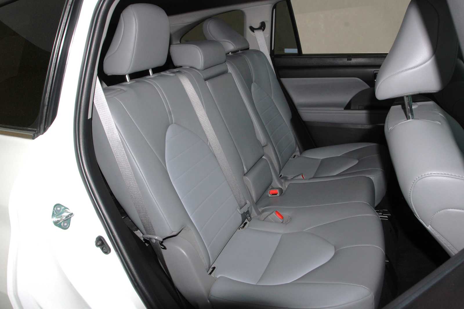used 2022 Toyota Highlander car, priced at $37,998