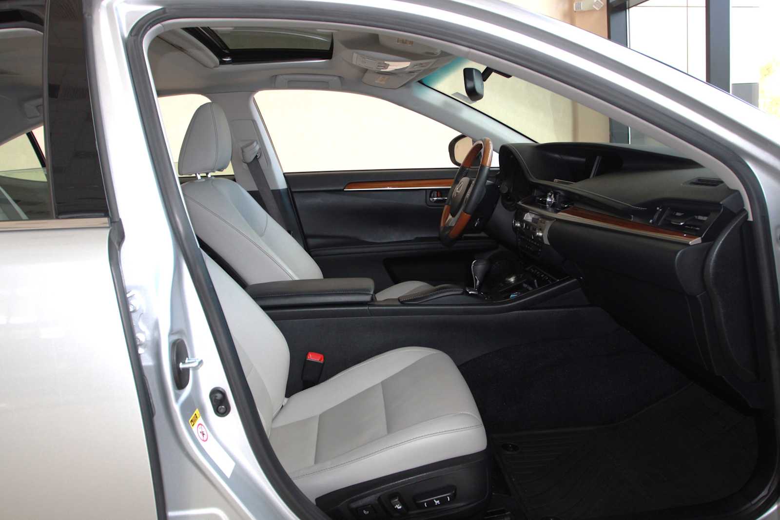 used 2015 Lexus ES 300h car, priced at $18,998