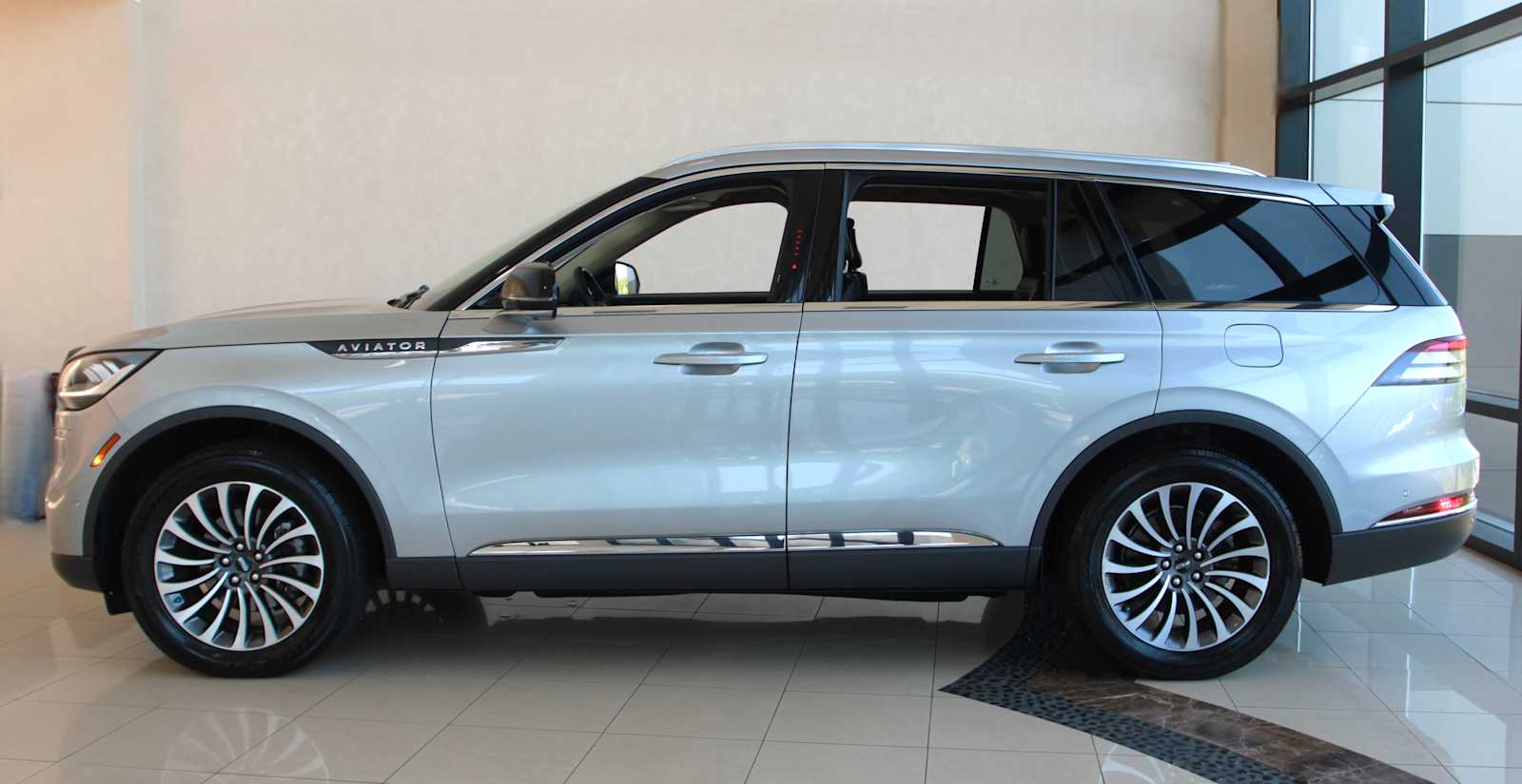 used 2020 Lincoln Aviator car, priced at $35,998