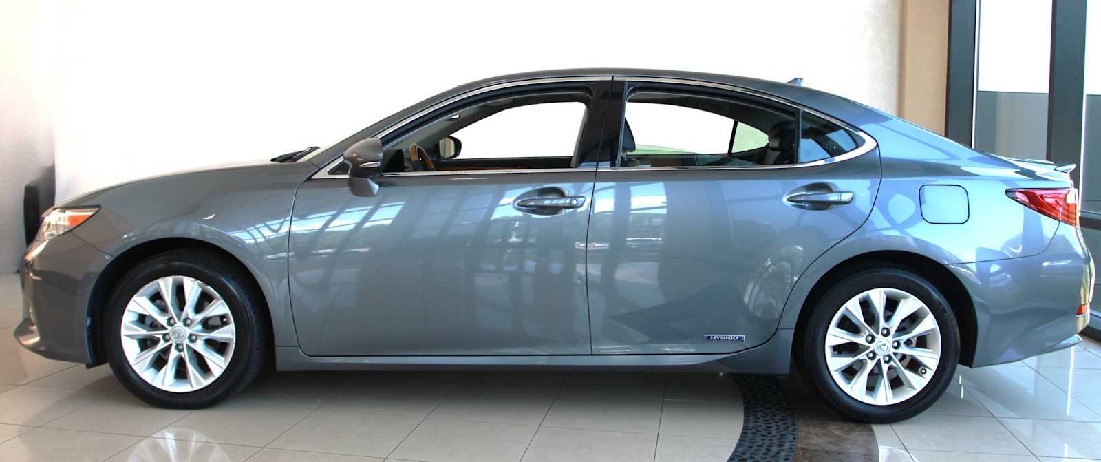 used 2014 Lexus ES 300h car, priced at $15,998