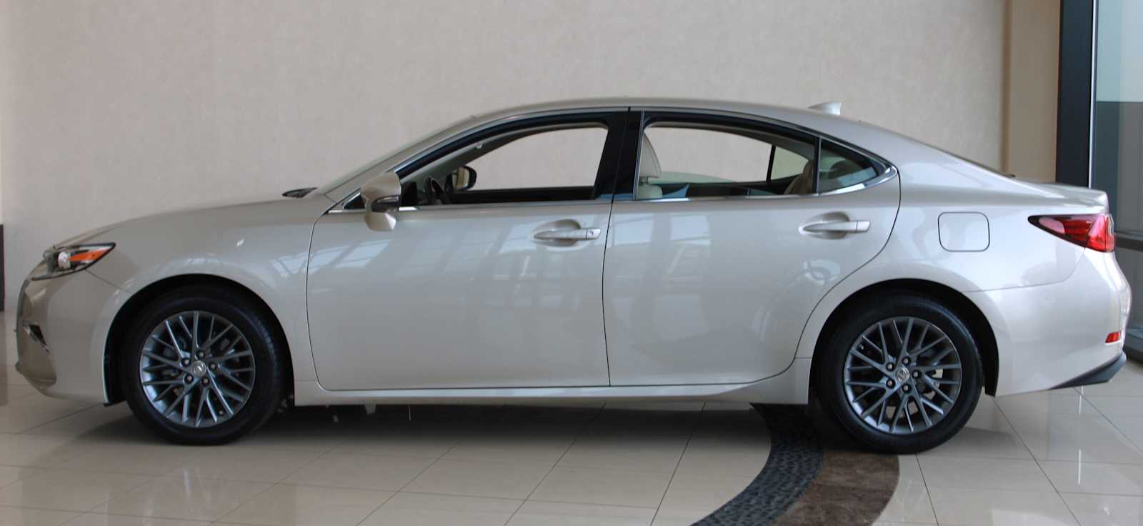 used 2018 Lexus ES 350 car, priced at $28,798