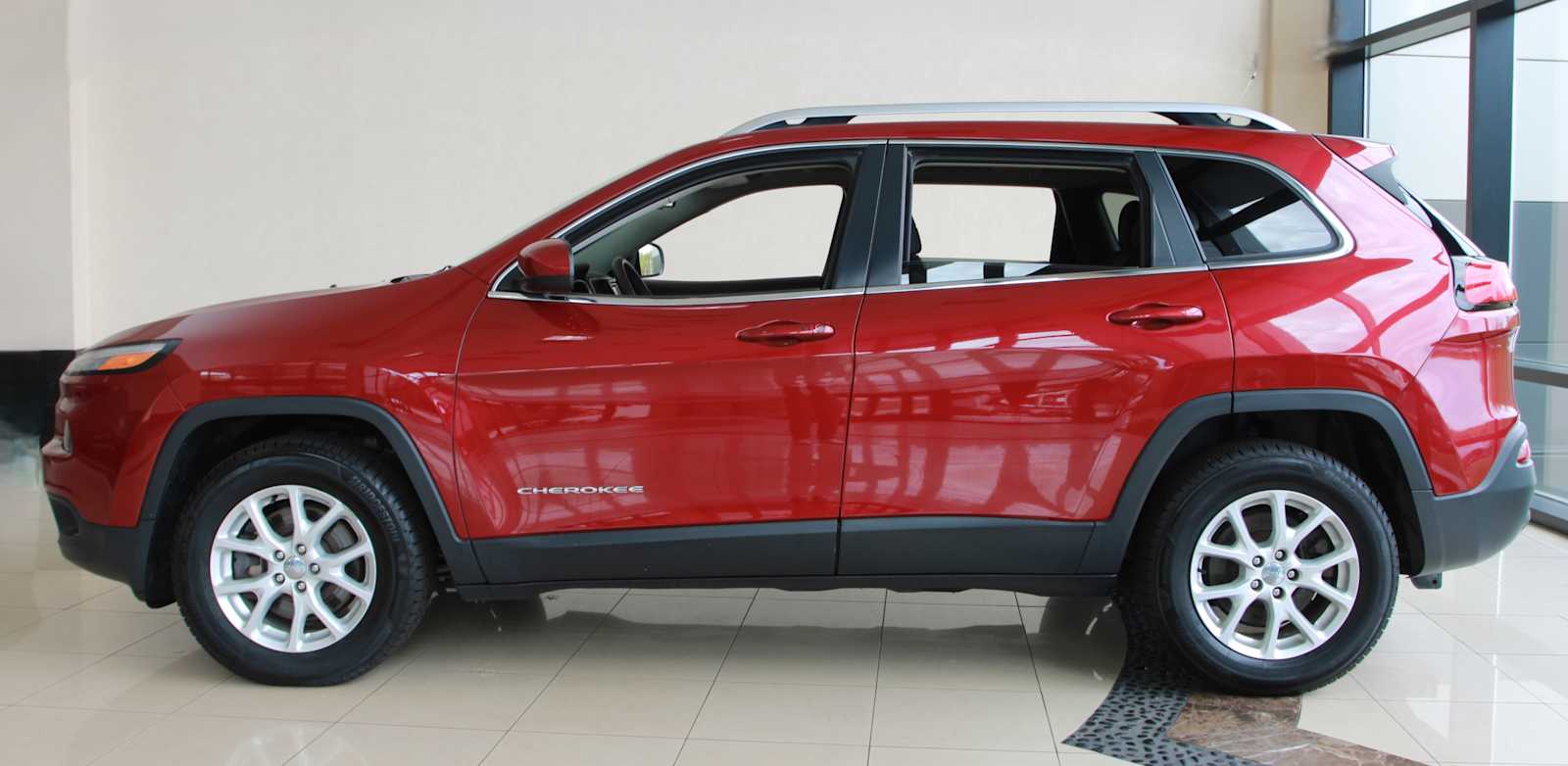 used 2014 Jeep Cherokee car, priced at $10,998