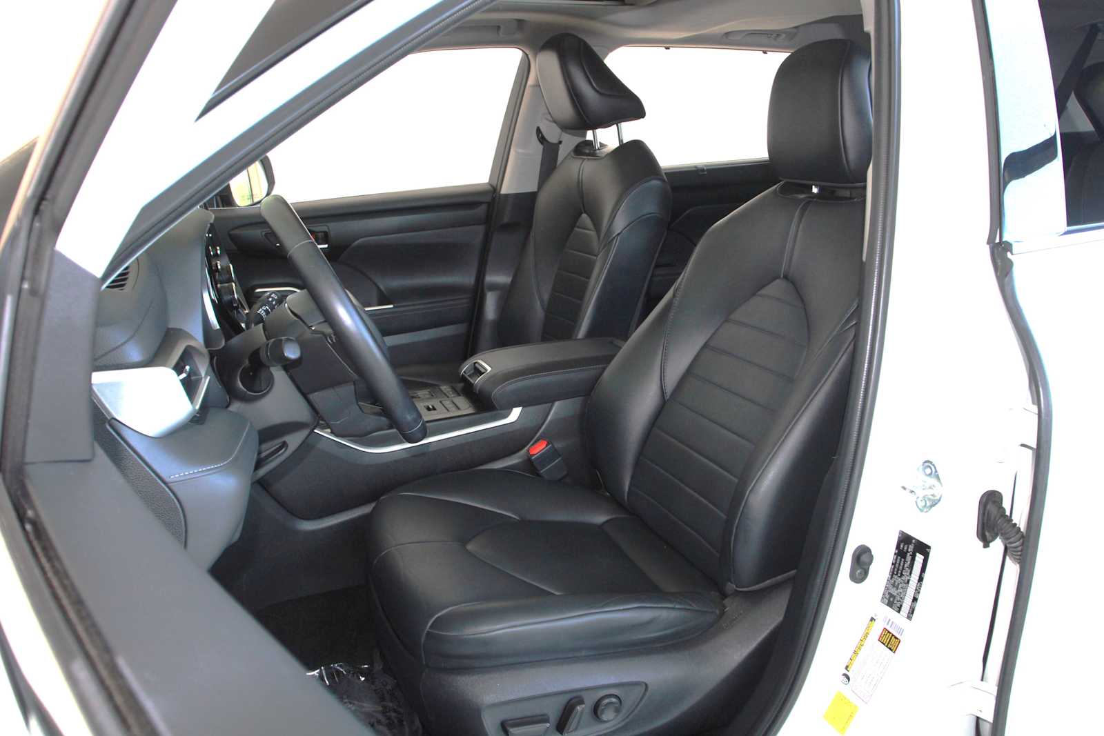 used 2021 Toyota Highlander car, priced at $28,998