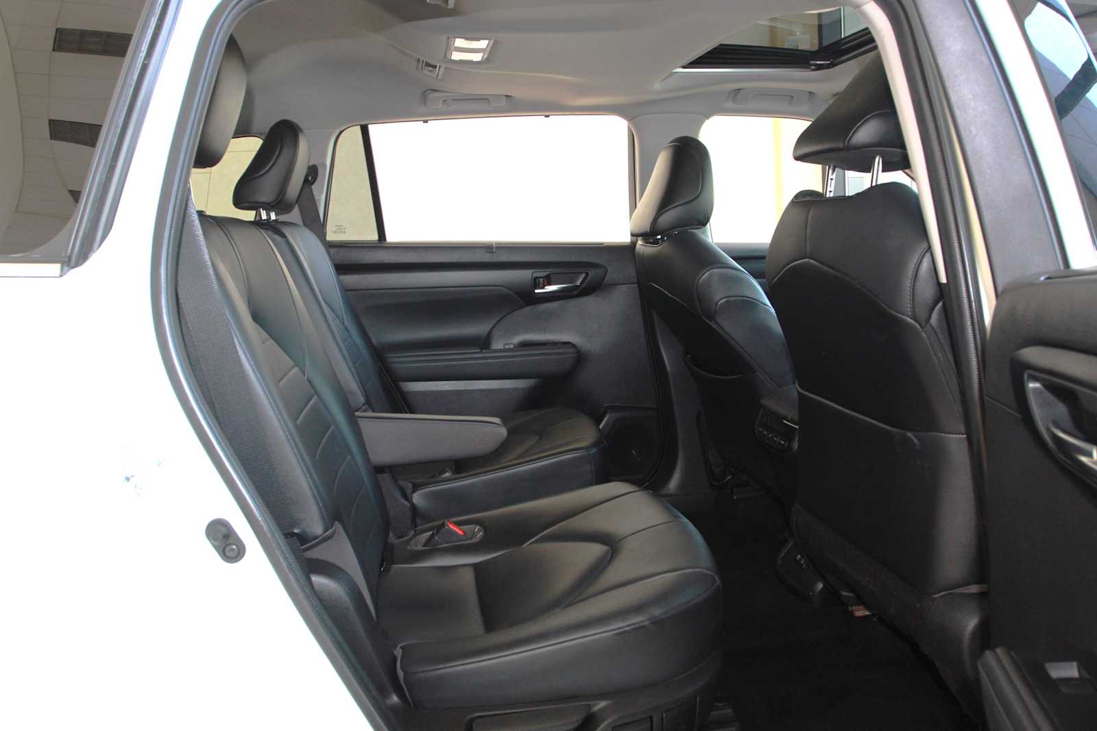 used 2021 Toyota Highlander car, priced at $28,998
